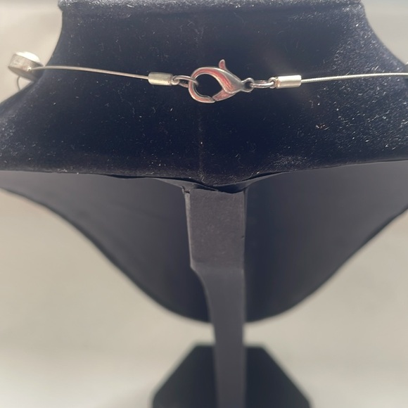 Womens short clear, crystal necklace set on silver wire - Picture 3 of 4